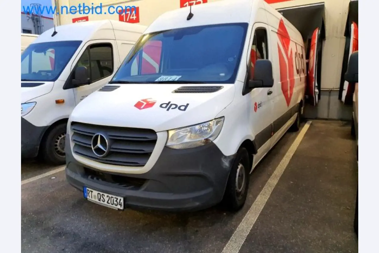 Transporteur van een pakketdienst-2