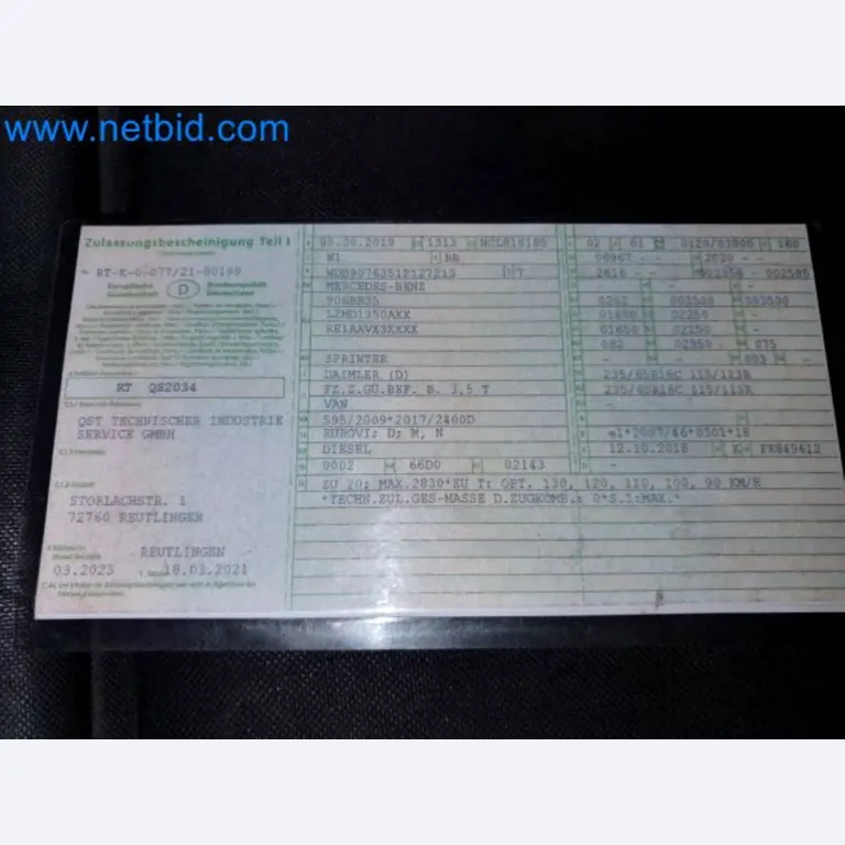 Transporteur van een pakketdienst-3