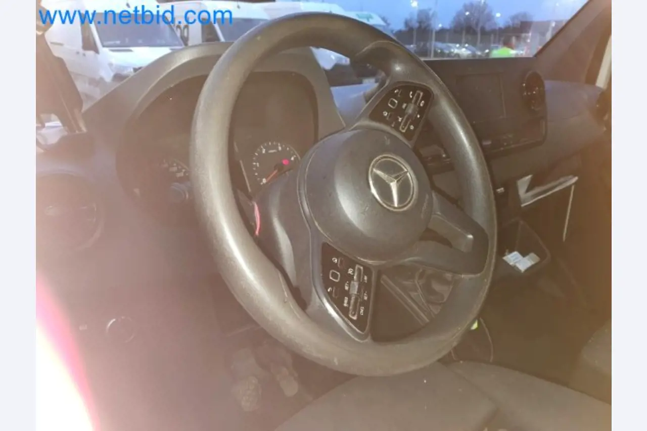 Transporteur van een pakketdienst-7