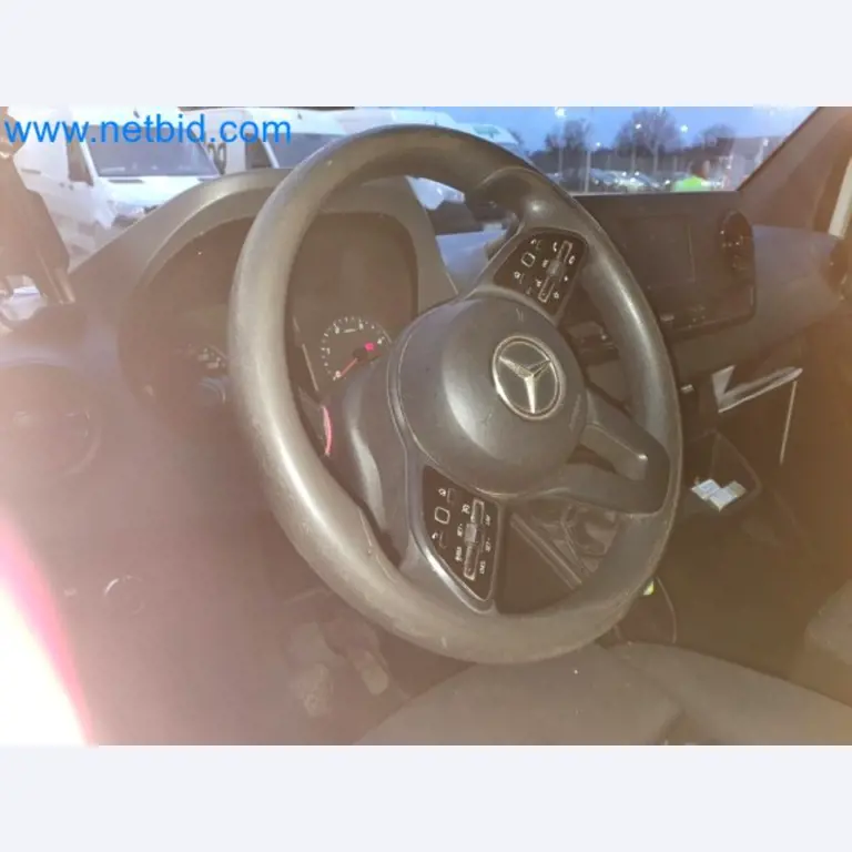 Transporteur van een pakketdienst-7