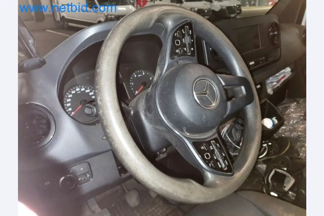 Přepravce balíkové služby-12