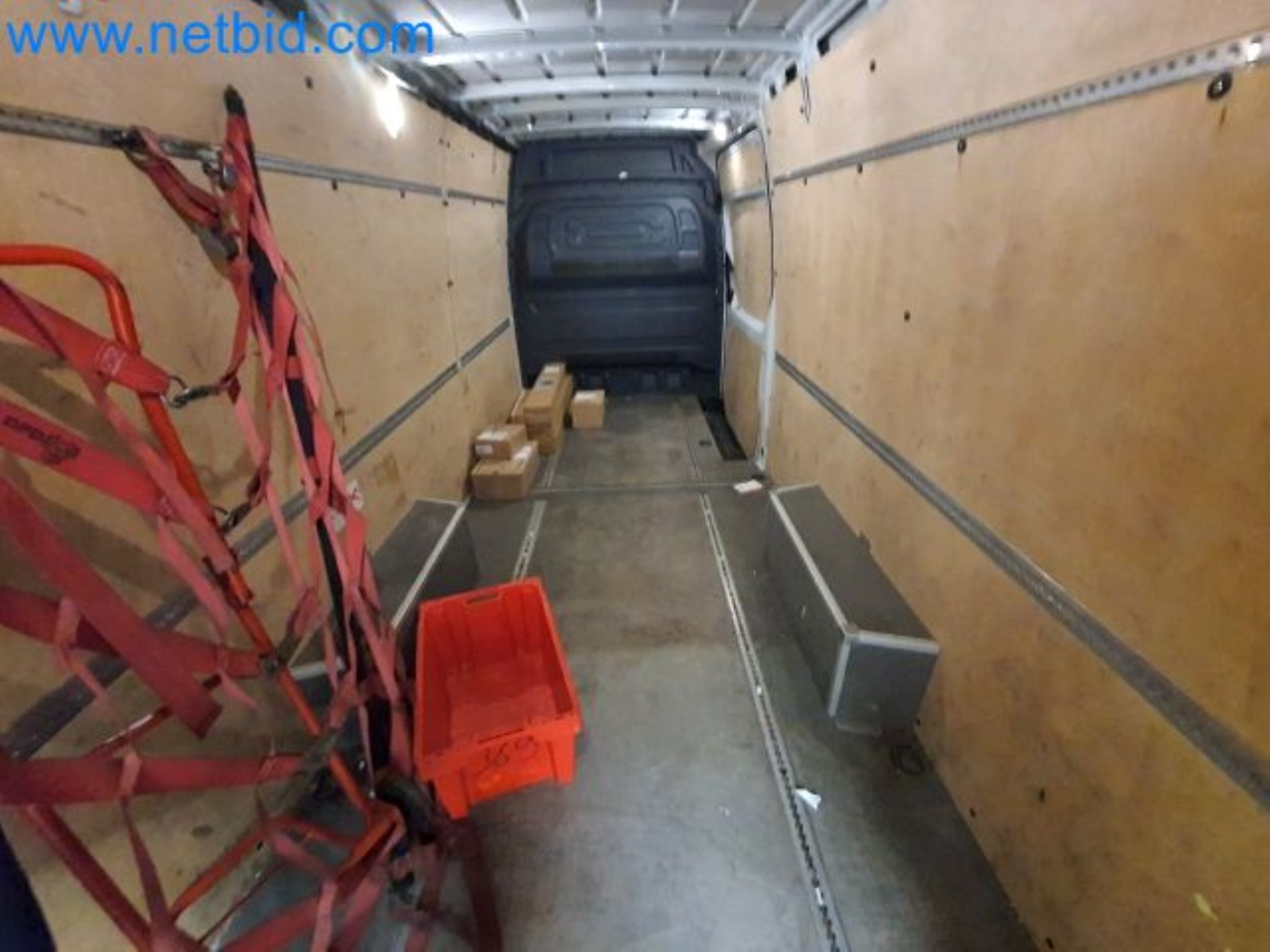 Przewoźnik paczek-26