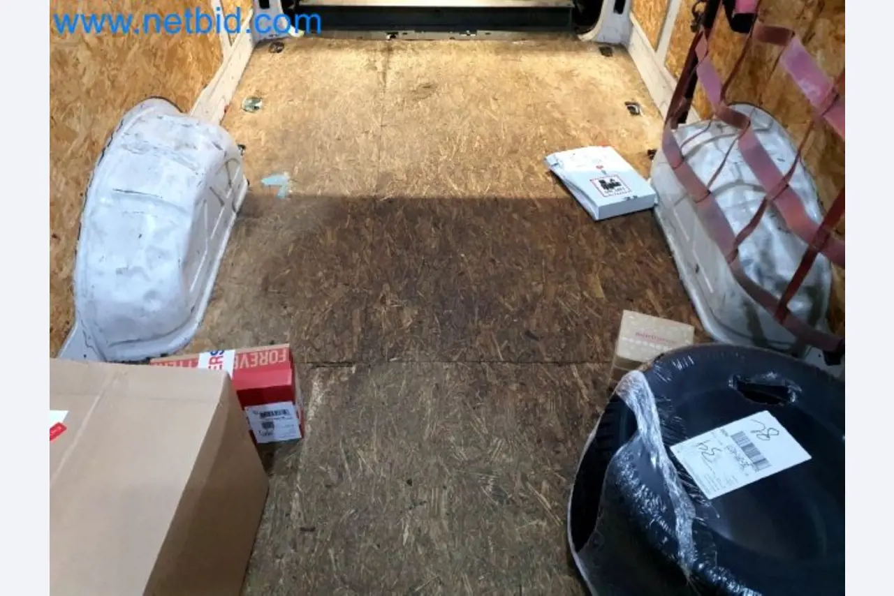 Přepravce balíkové služby-23