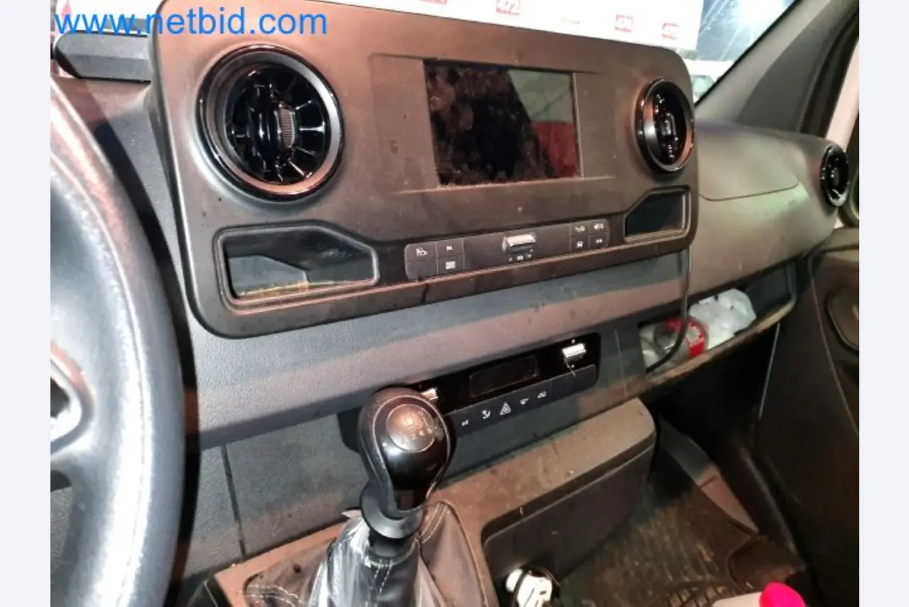 Přepravce balíkové služby-12