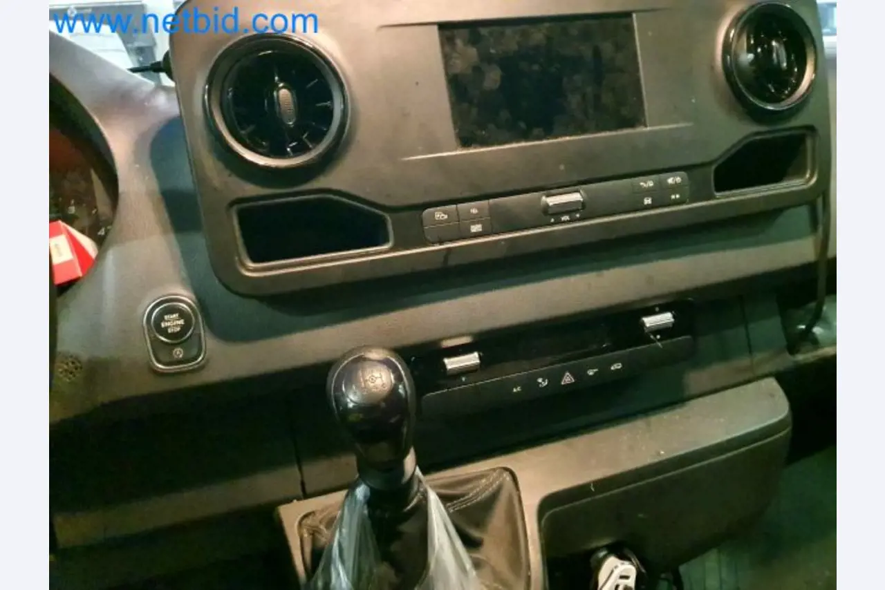 Přepravce balíkové služby-16