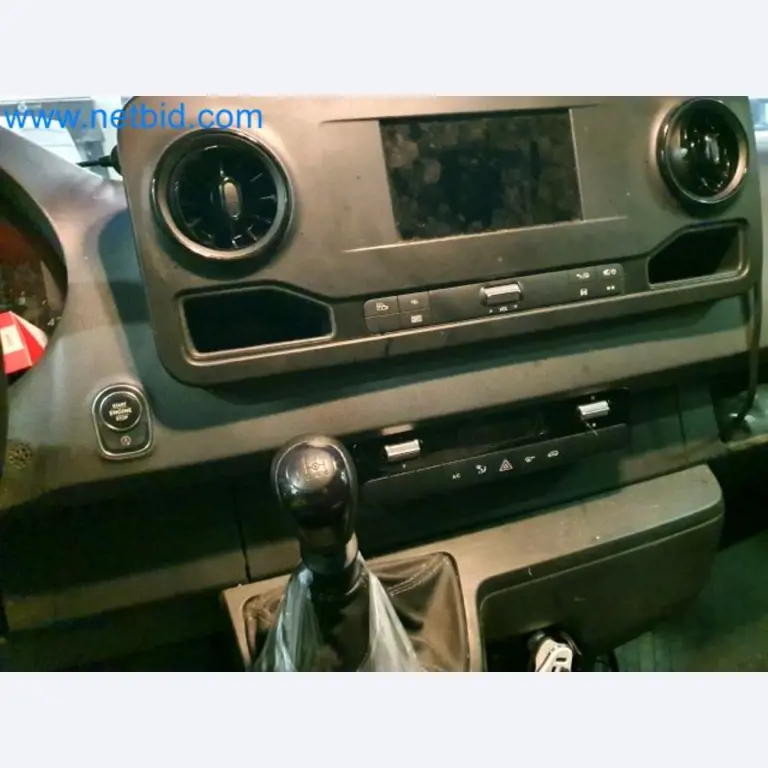 Přepravce balíkové služby-16