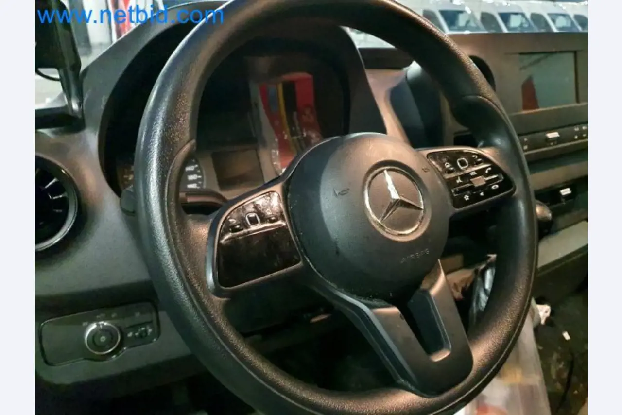 Přepravce balíkové služby-17