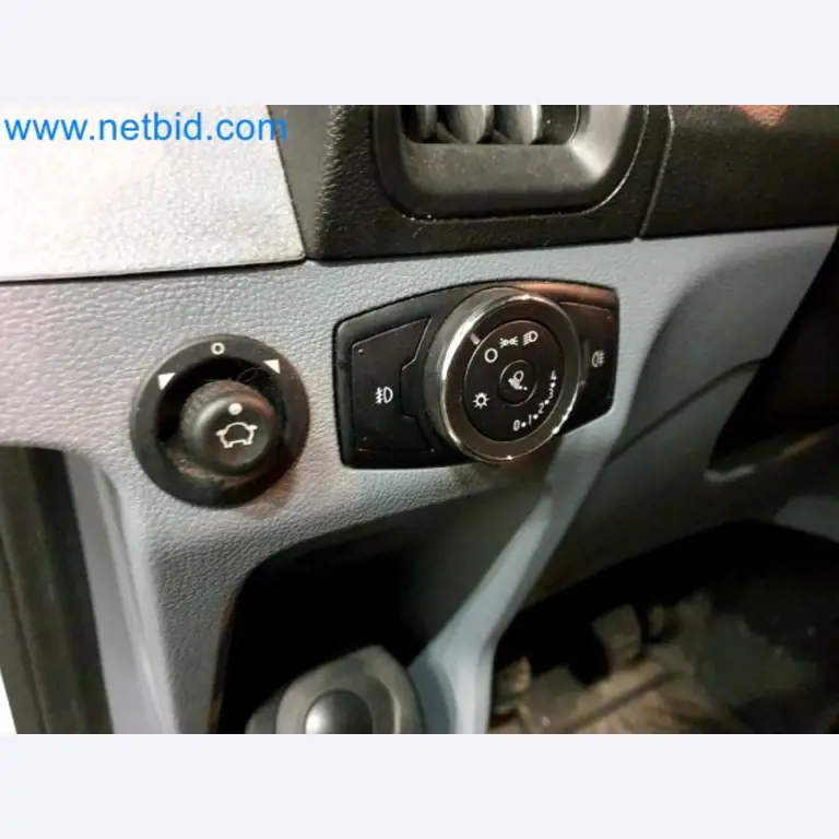 Transporteur van een pakketdienst-11