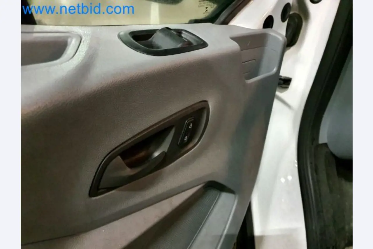 Transporteur van een pakketdienst-12