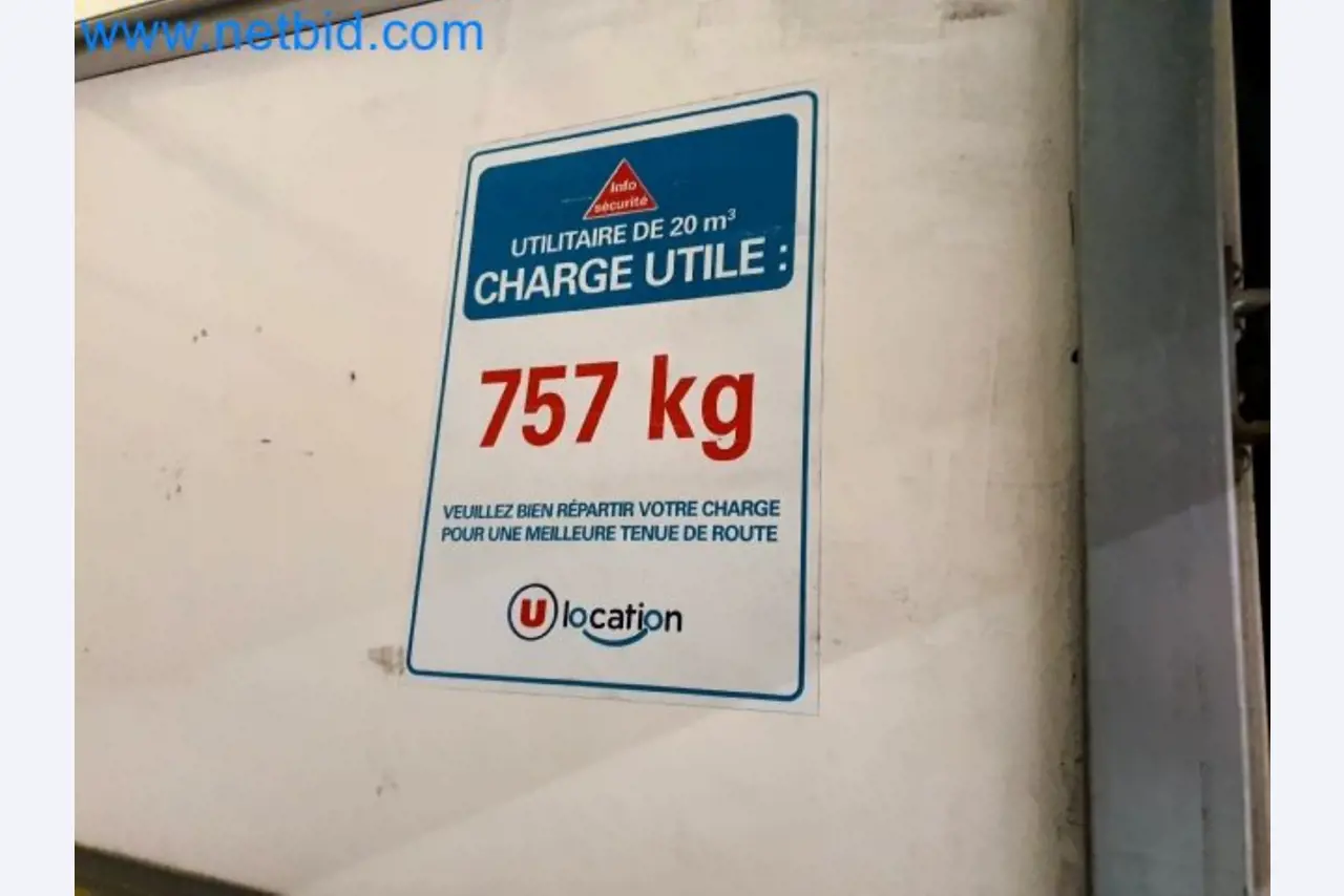 Transporteur van een pakketdienst-15