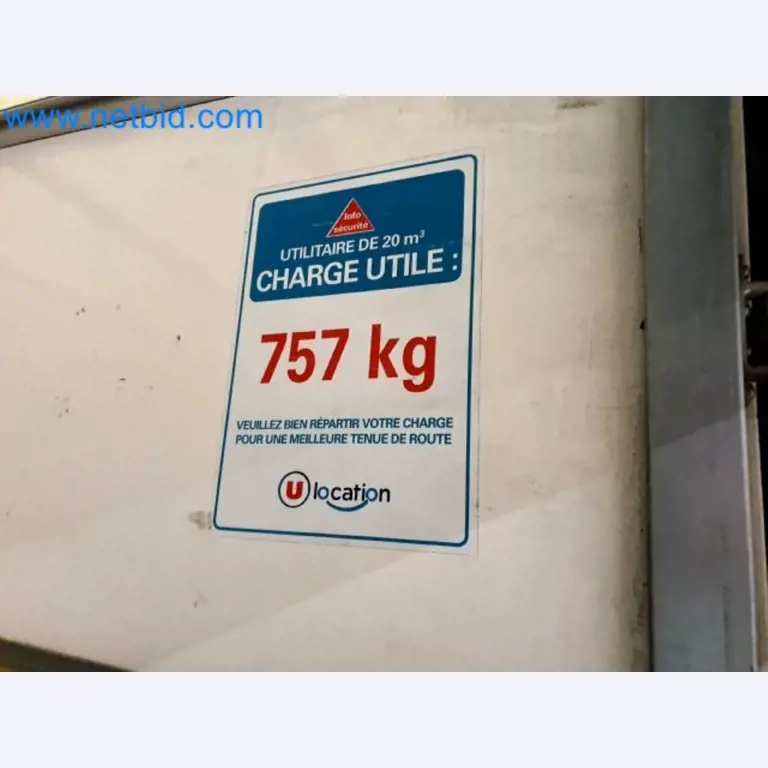 Transporteur van een pakketdienst-15