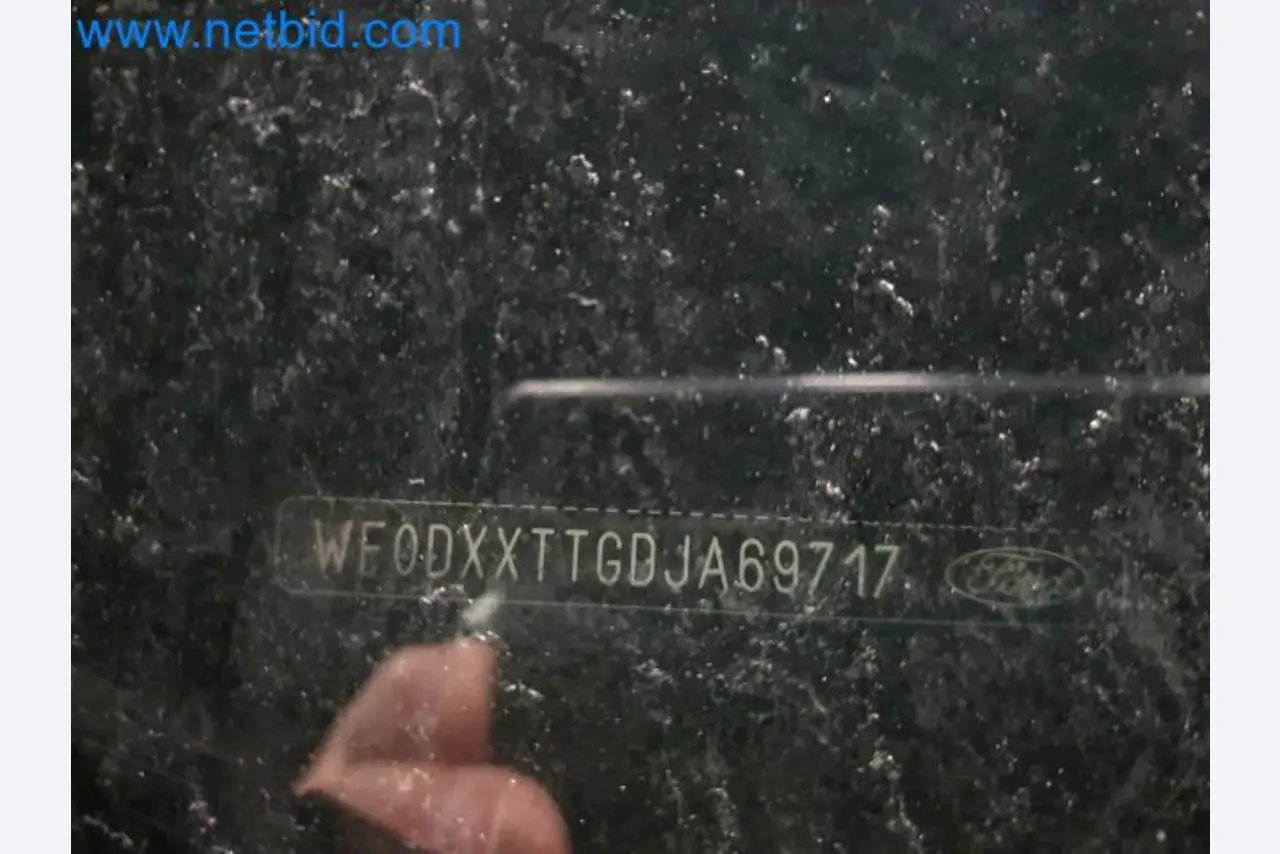 Transporteur van een pakketdienst-16