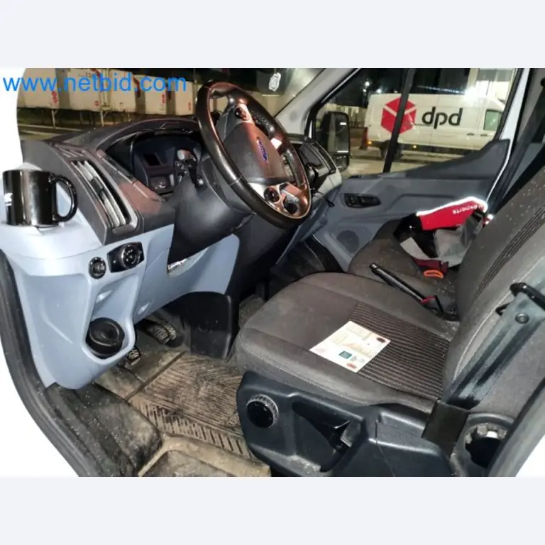 Transporteur van een pakketdienst-7