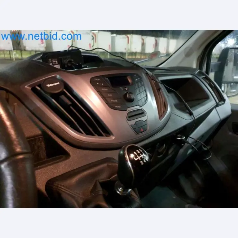 Transporteur van een pakketdienst-8