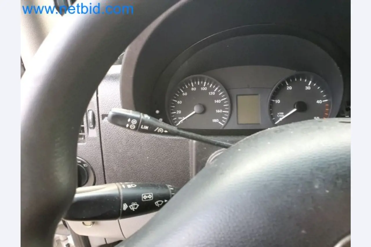 Transporteur van een pakketdienst-10