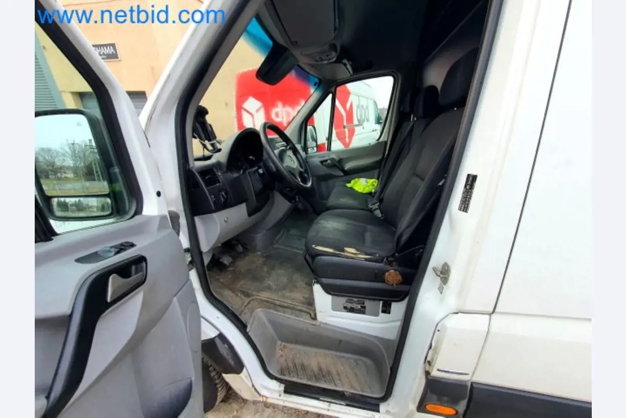 Transporteur van een pakketdienst-14