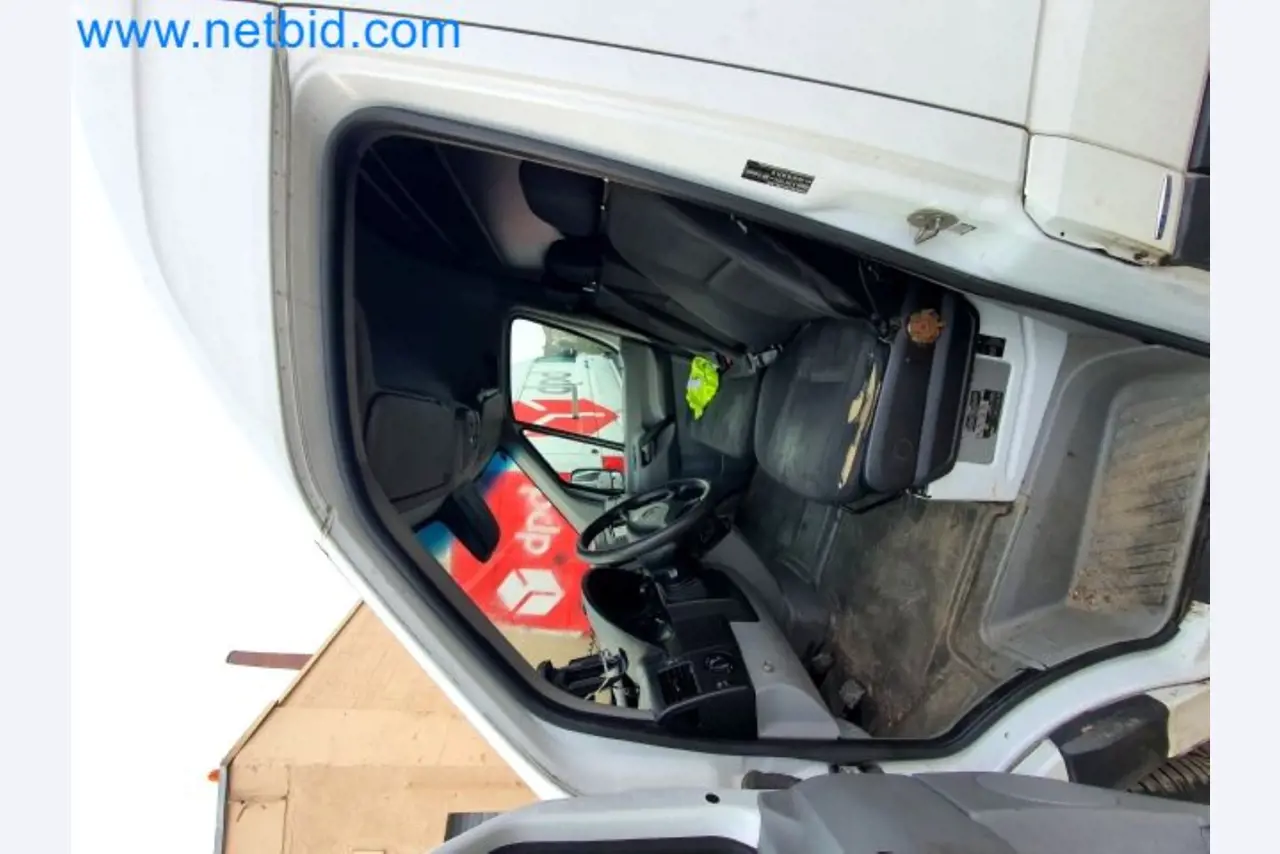 Transporteur van een pakketdienst-15