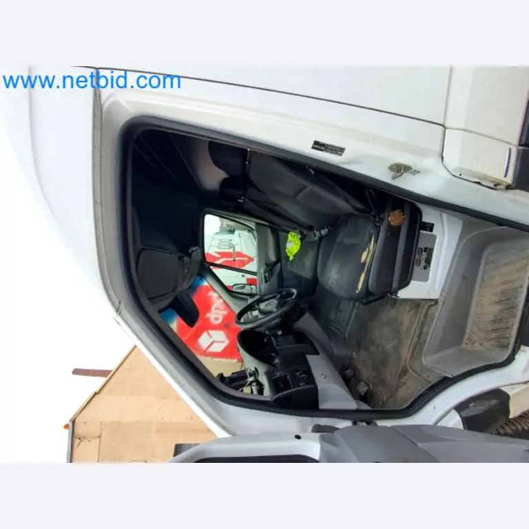 Transporteur van een pakketdienst-15