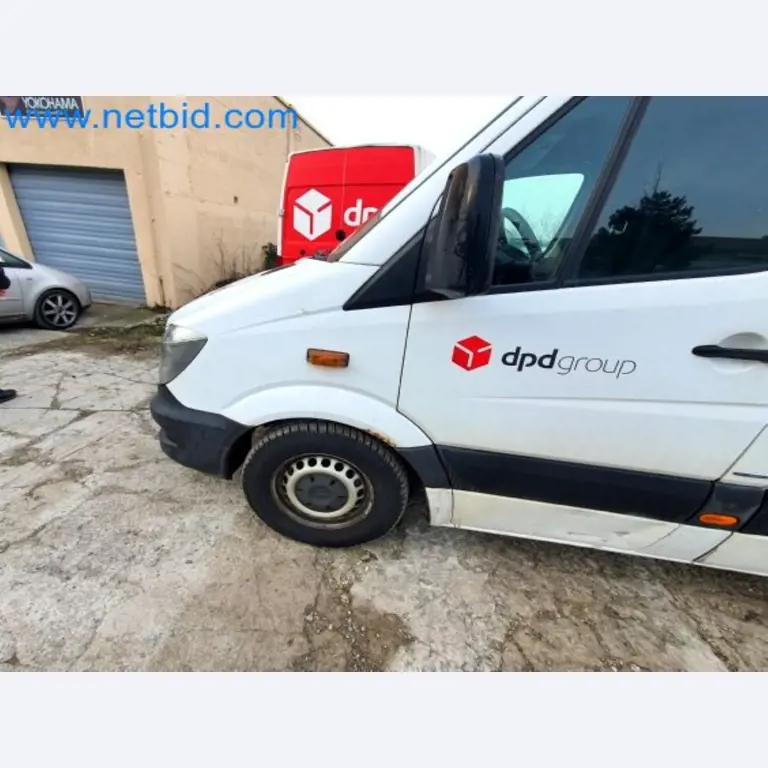 Transporteur van een pakketdienst-16