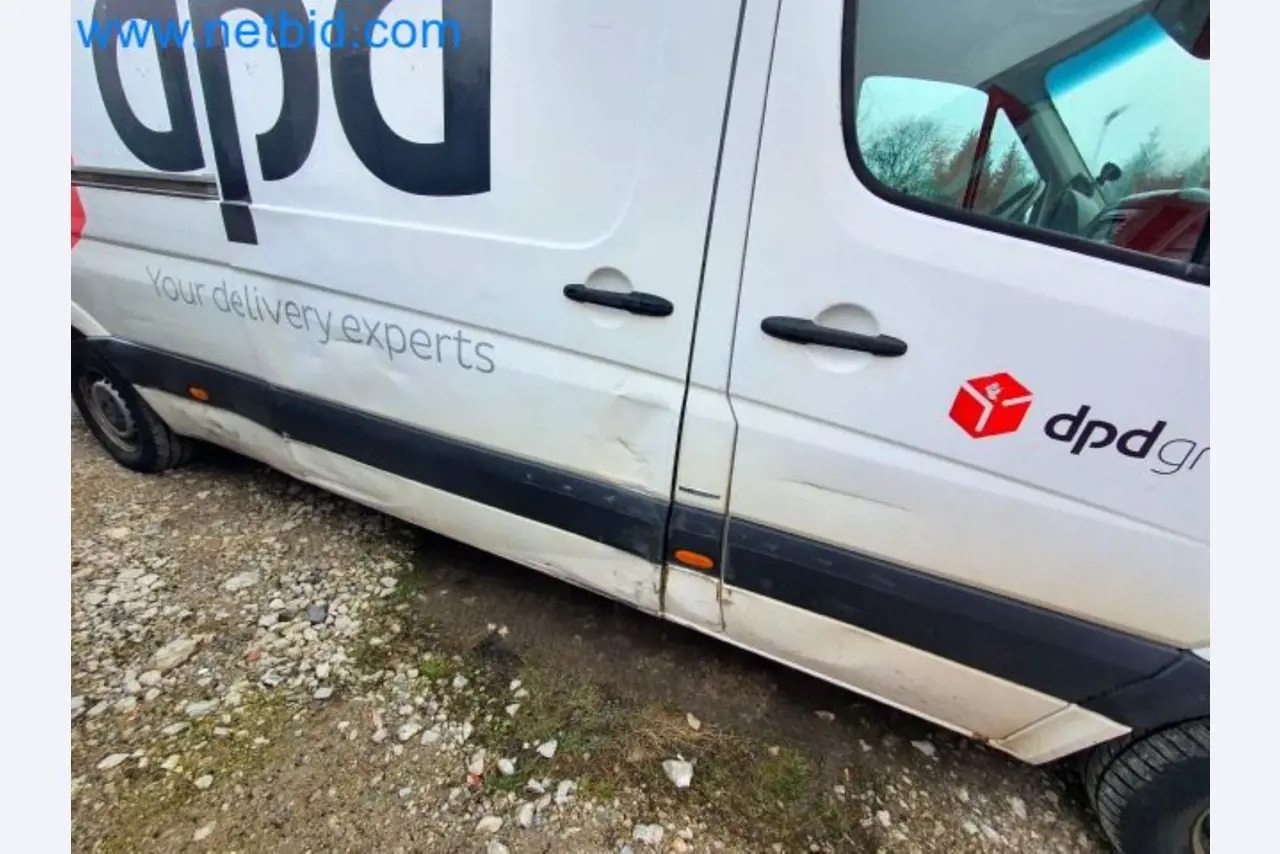 Transporteur van een pakketdienst-21