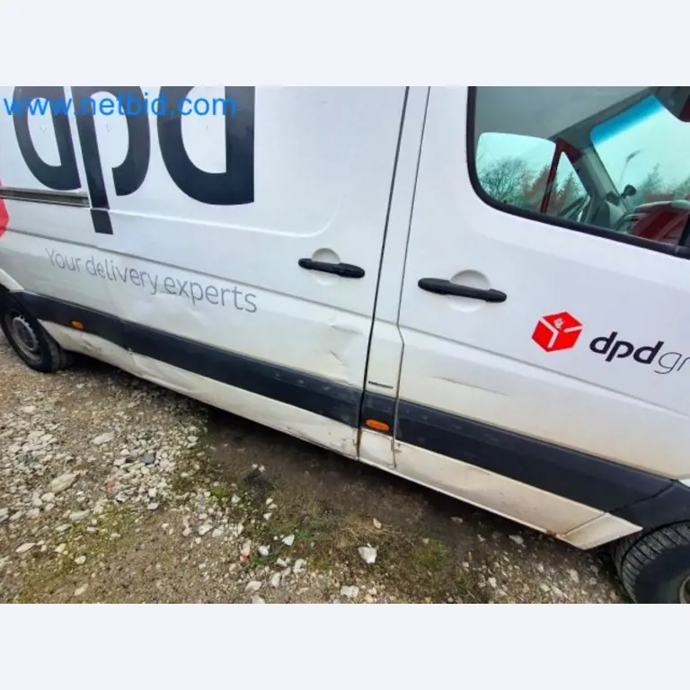 Transporteur van een pakketdienst-21