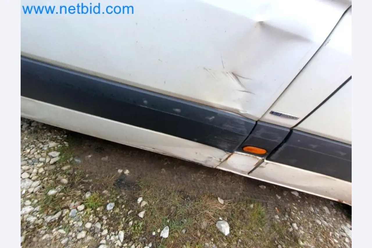 Transporteur van een pakketdienst-24