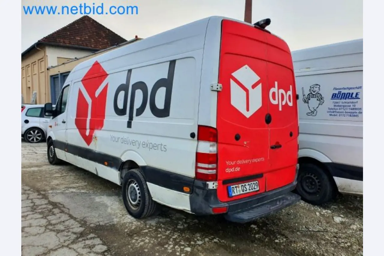 Transporteur van een pakketdienst-3