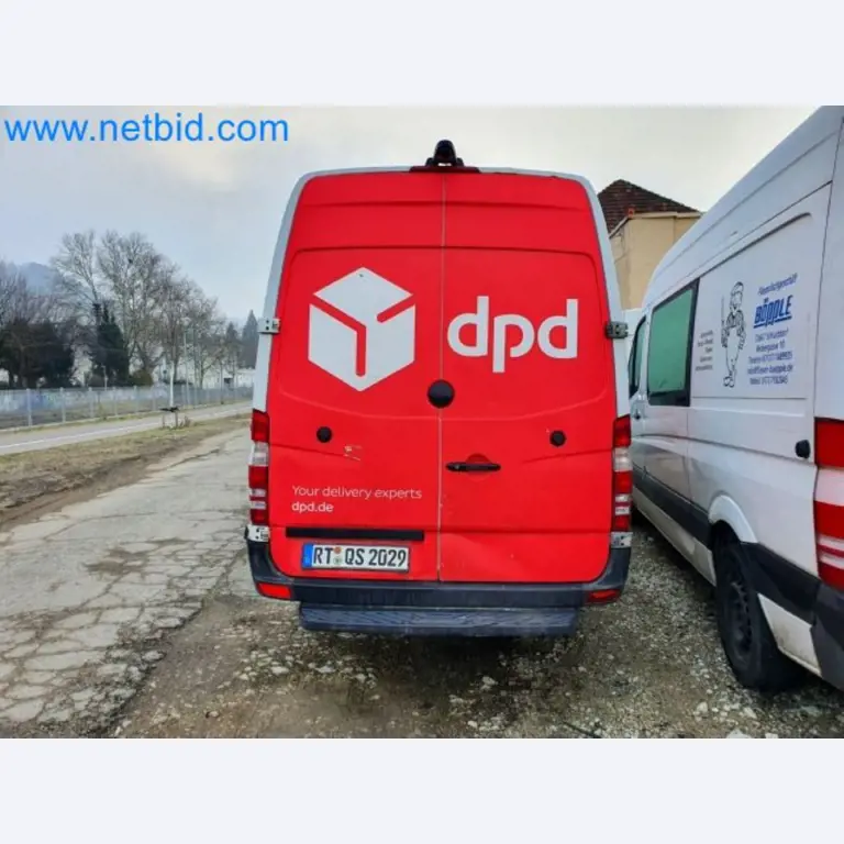 Transporteur van een pakketdienst-4