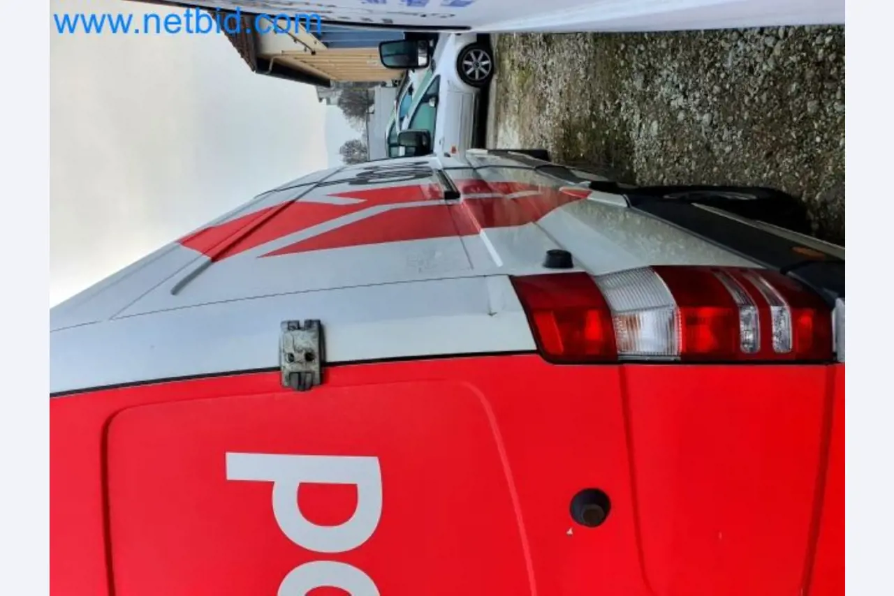 Transporteur van een pakketdienst-5