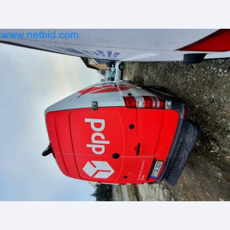 Transporteur van een pakketdienst-6