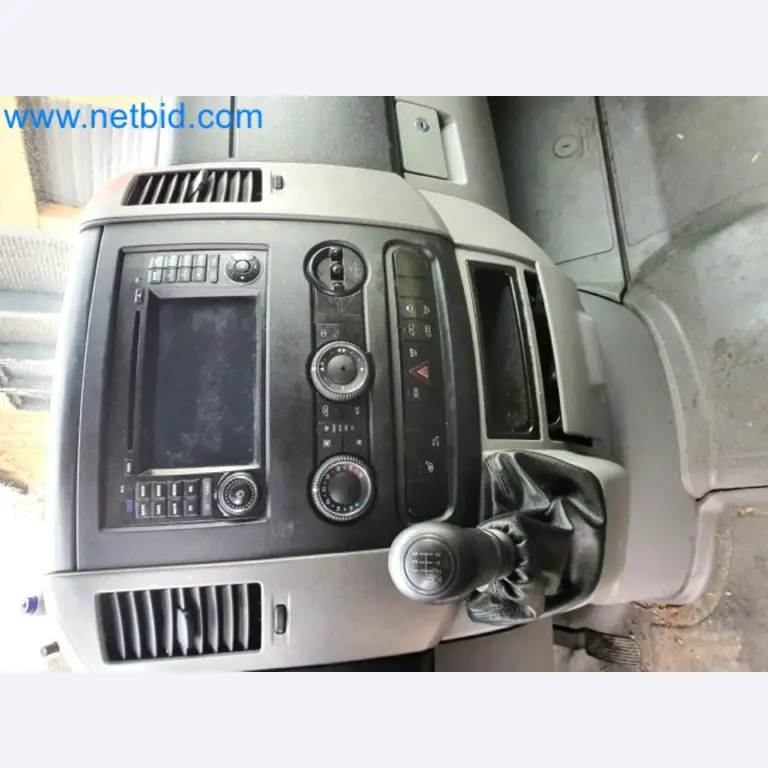 Transporteur van een pakketdienst-8