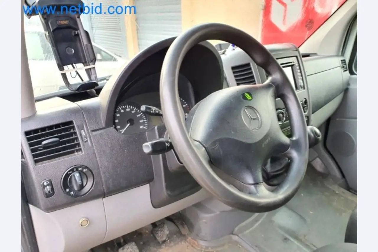 Transporteur van een pakketdienst-9