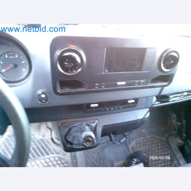 Přepravce balíkové služby-18