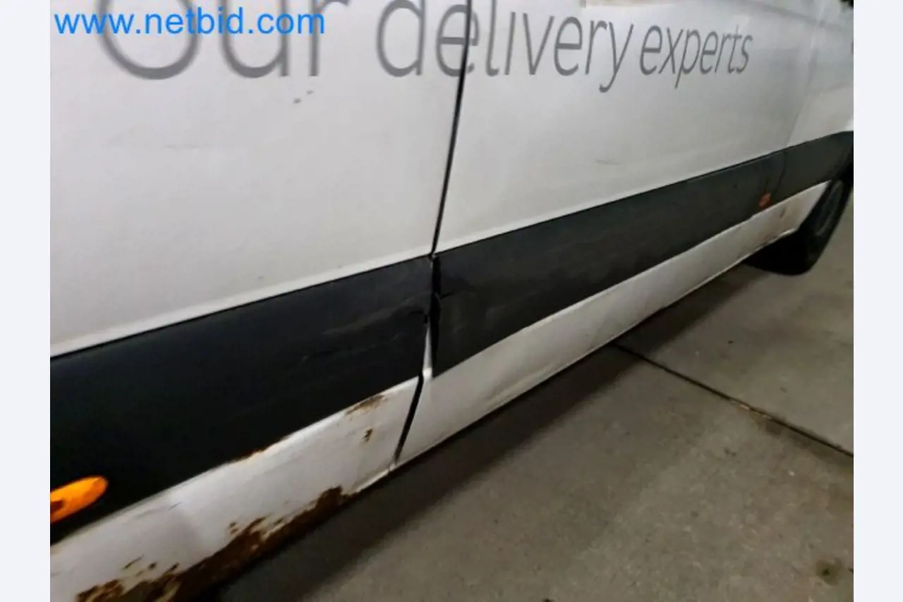 Transporteur van een pakketdienst-14