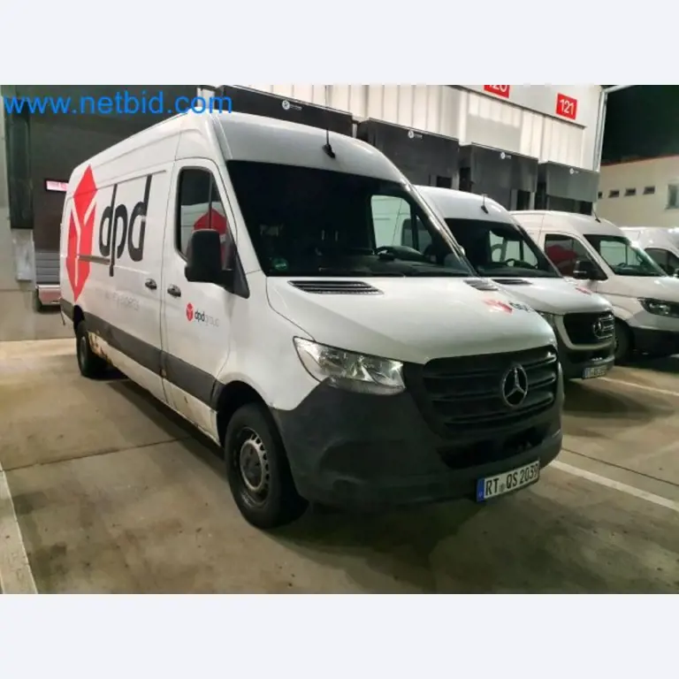 Transporteur van een pakketdienst-15