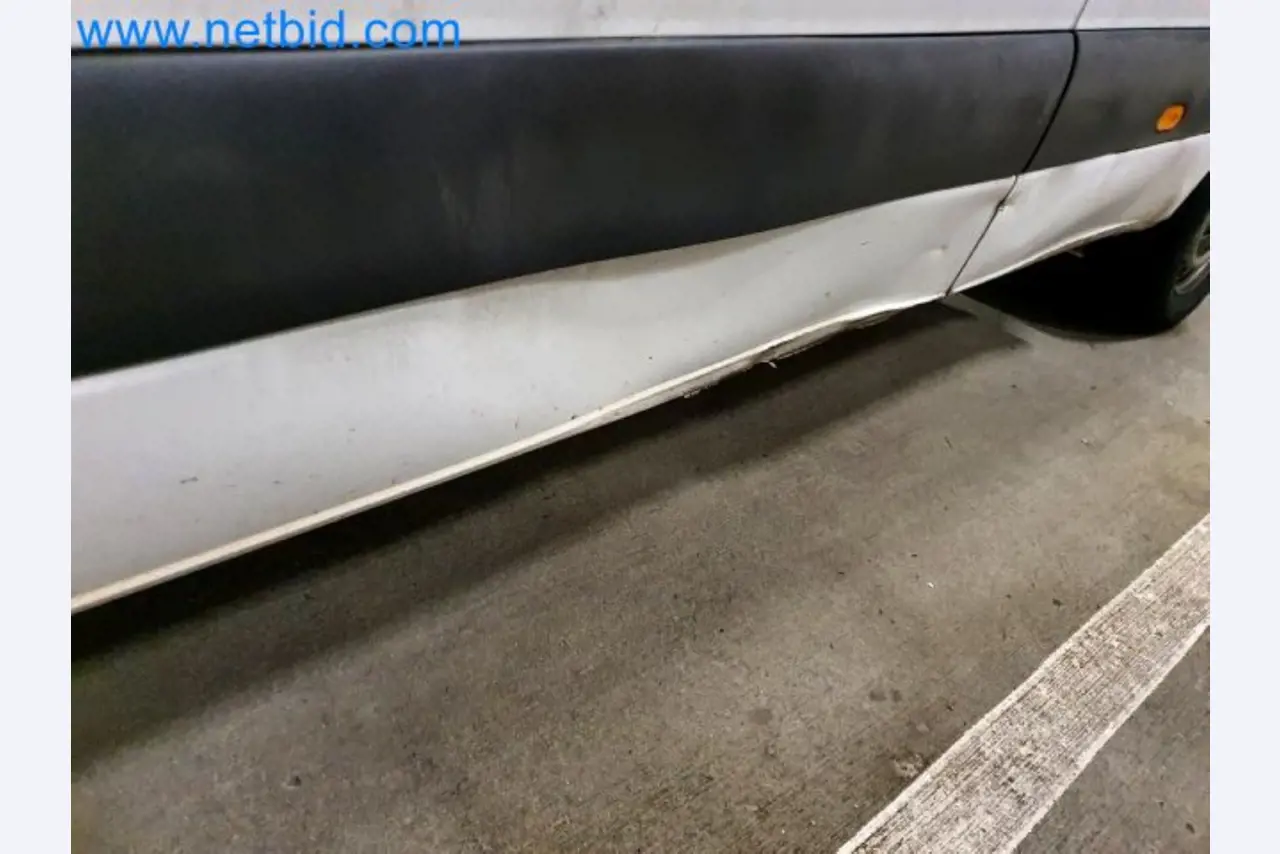 Transporteur van een pakketdienst-17