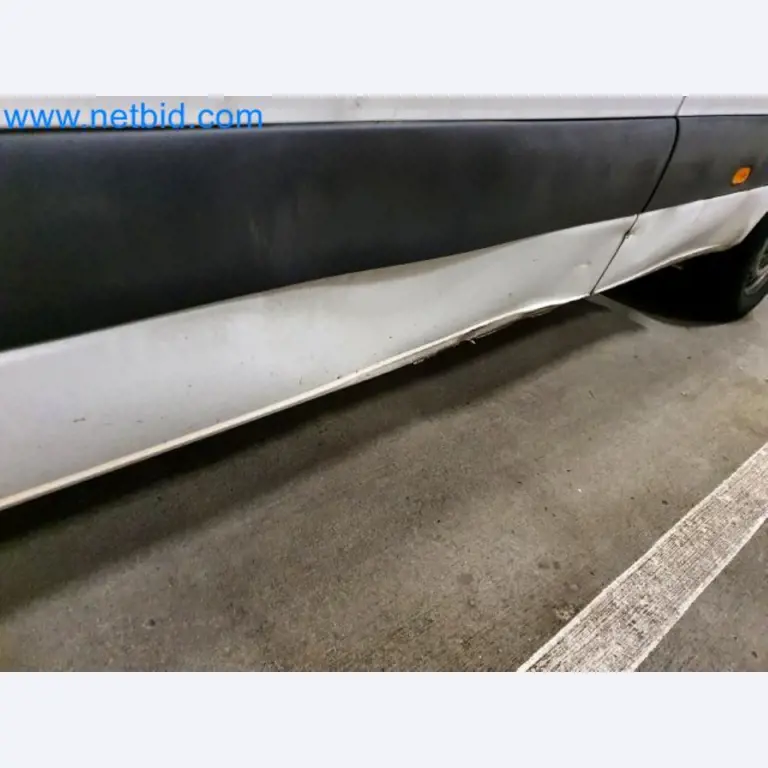 Transporteur van een pakketdienst-17