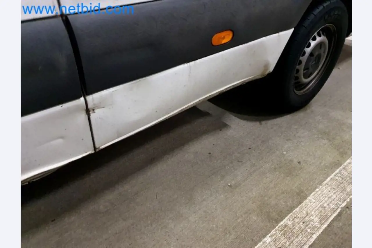 Transporteur van een pakketdienst-18