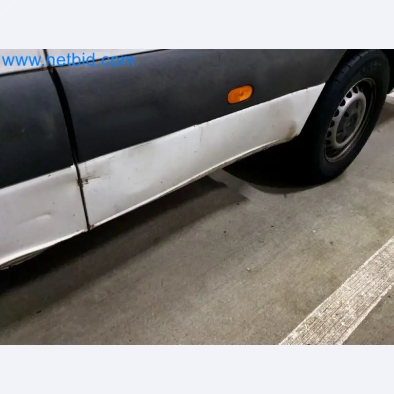 Transporteur van een pakketdienst-18