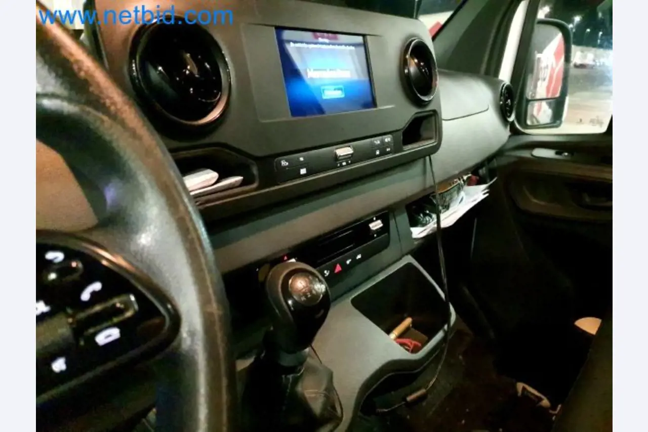 Transporteur van een pakketdienst-22