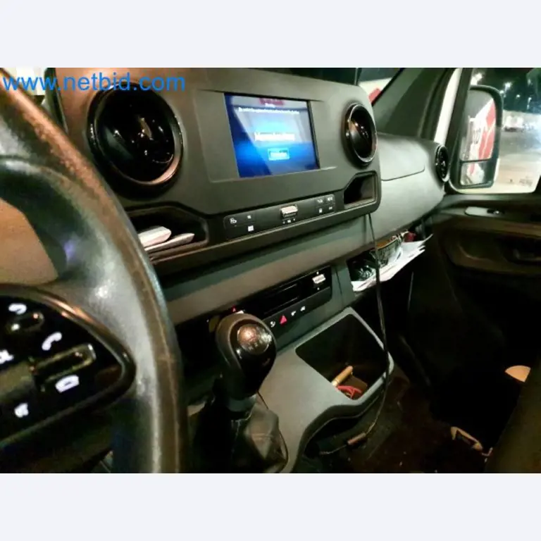 Transporteur van een pakketdienst-22