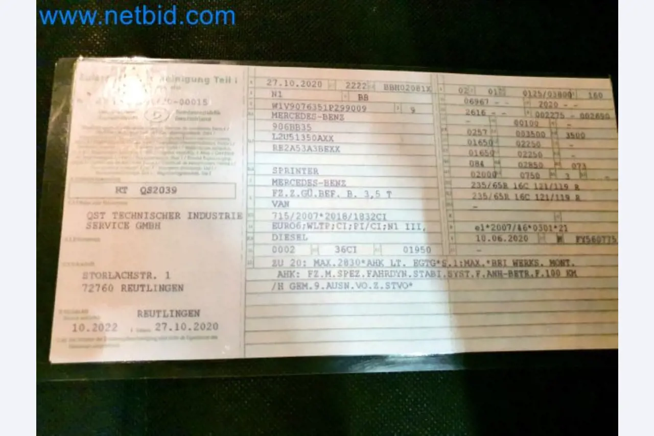 Transporteur van een pakketdienst-25