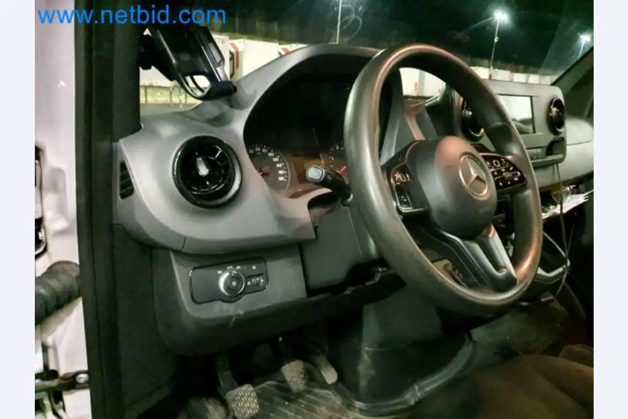 Transporteur van een pakketdienst-29