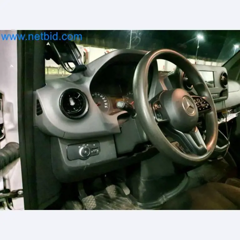 Transporteur van een pakketdienst-29