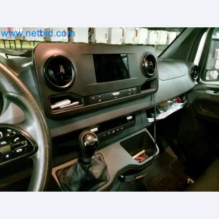 Transporteur van een pakketdienst-30