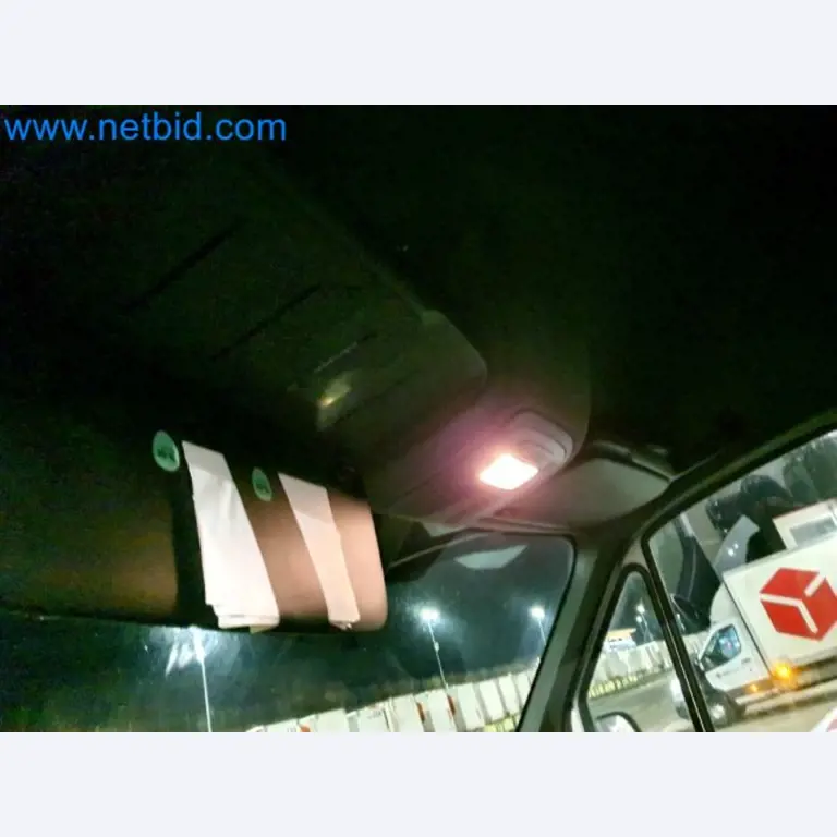 Transporteur van een pakketdienst-31