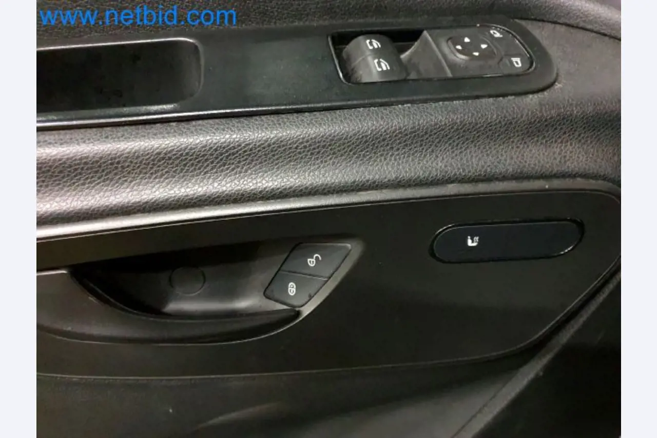 Transporteur van een pakketdienst-33