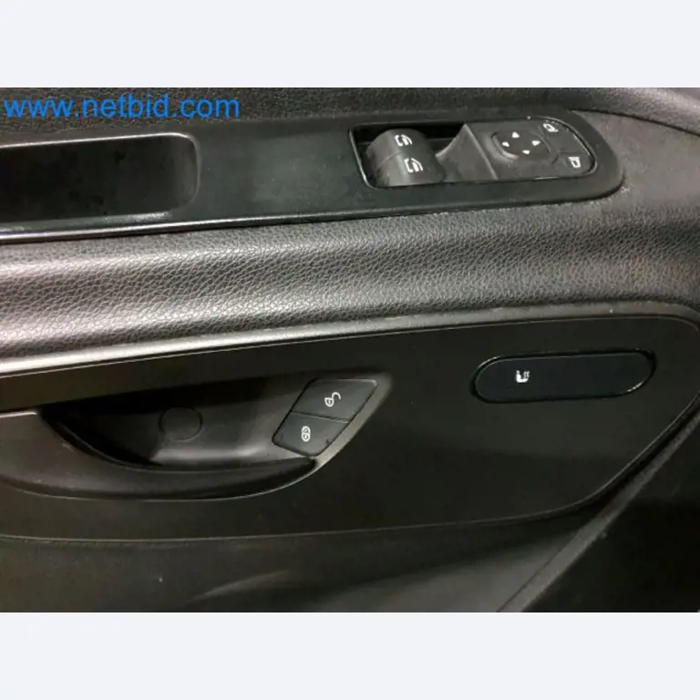 Transporteur van een pakketdienst-33