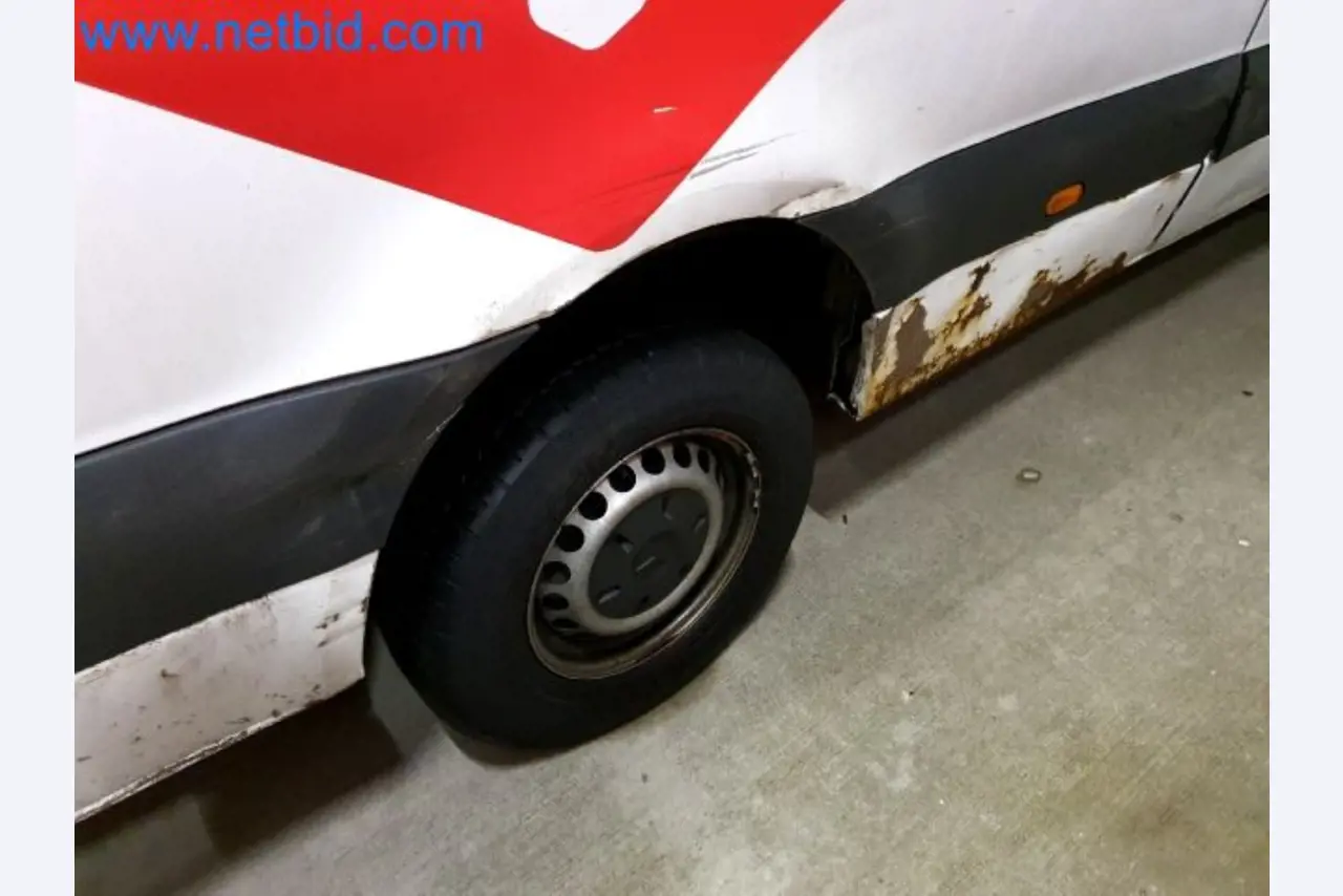 Transporteur van een pakketdienst-34