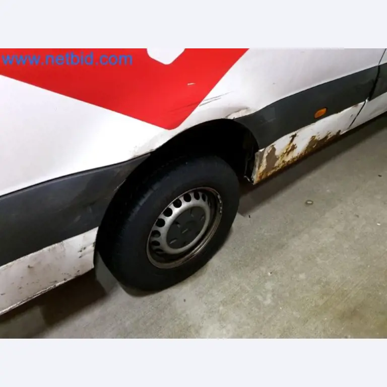 Transporteur van een pakketdienst-34